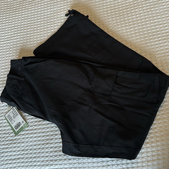 Brand new Cargo Pants Size 4- fit big - Picture 1 of 1